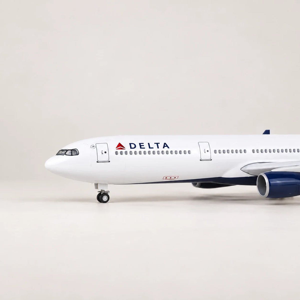 Delta Air Lines Airbus A330-300 1:135 Scale Model — view 7