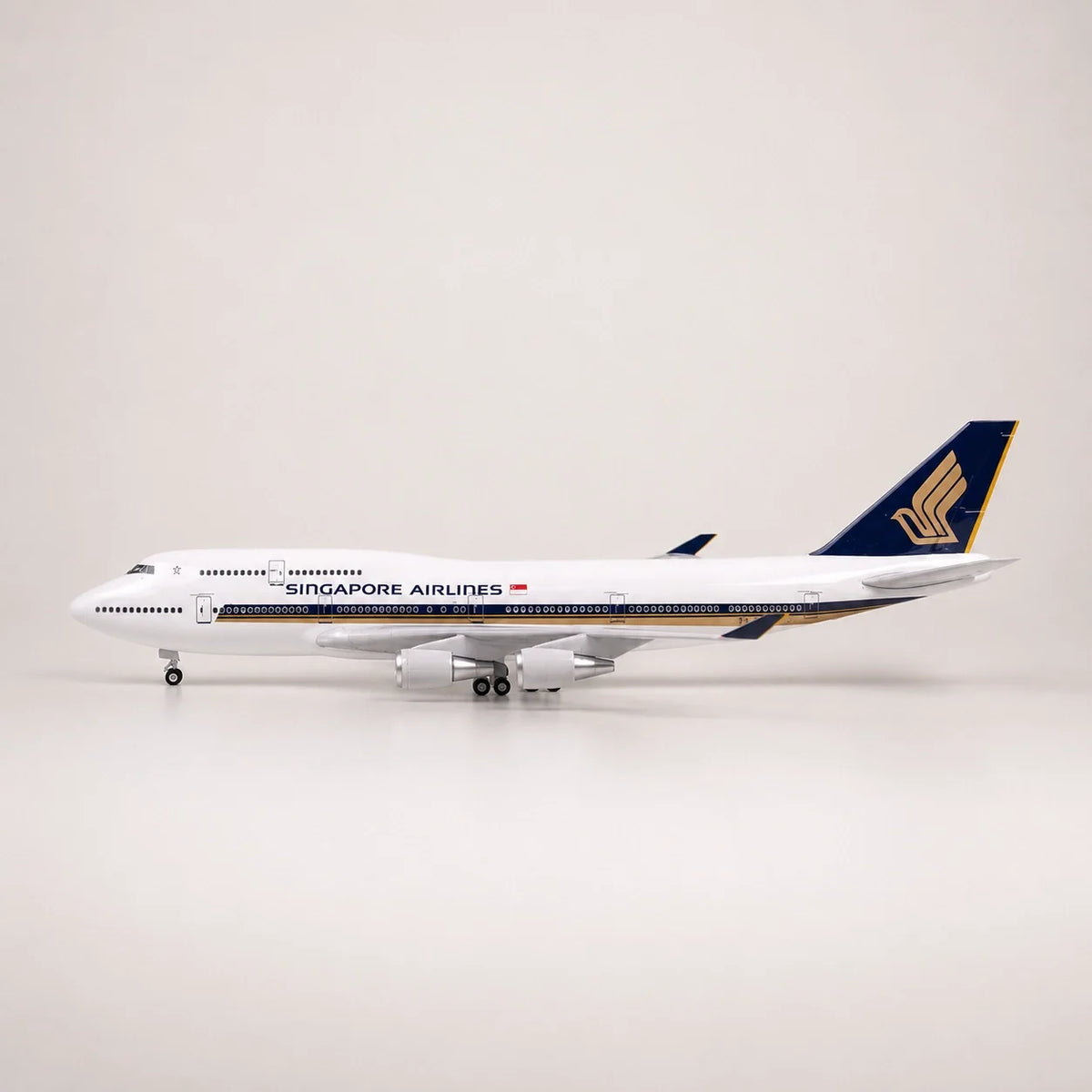 Singapore Airlines Boeing 747 Classic Livery 1:150 Scale Model — view 9
