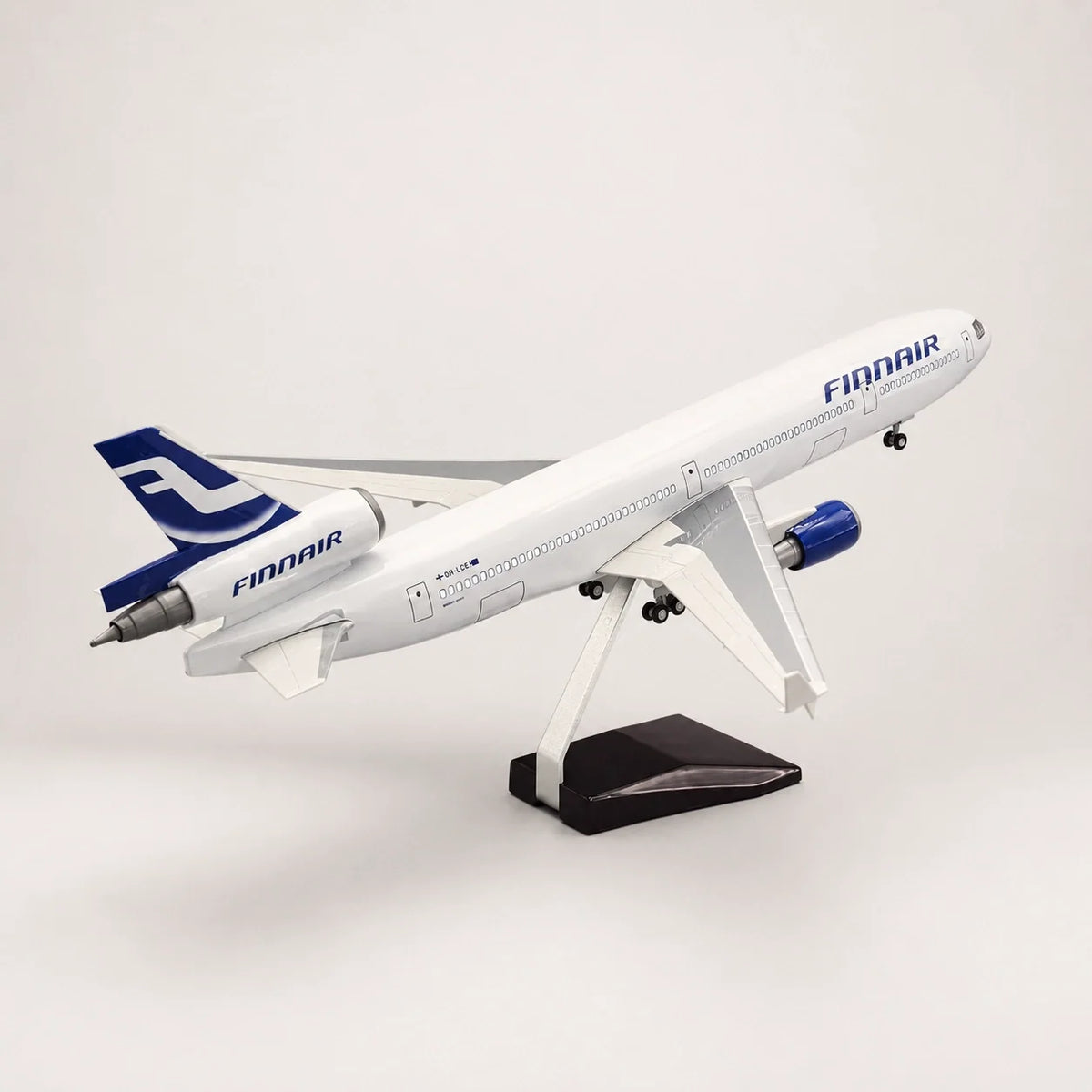 Finnair McDonnell Douglas MD-11 1:130 Scale Model — view 4