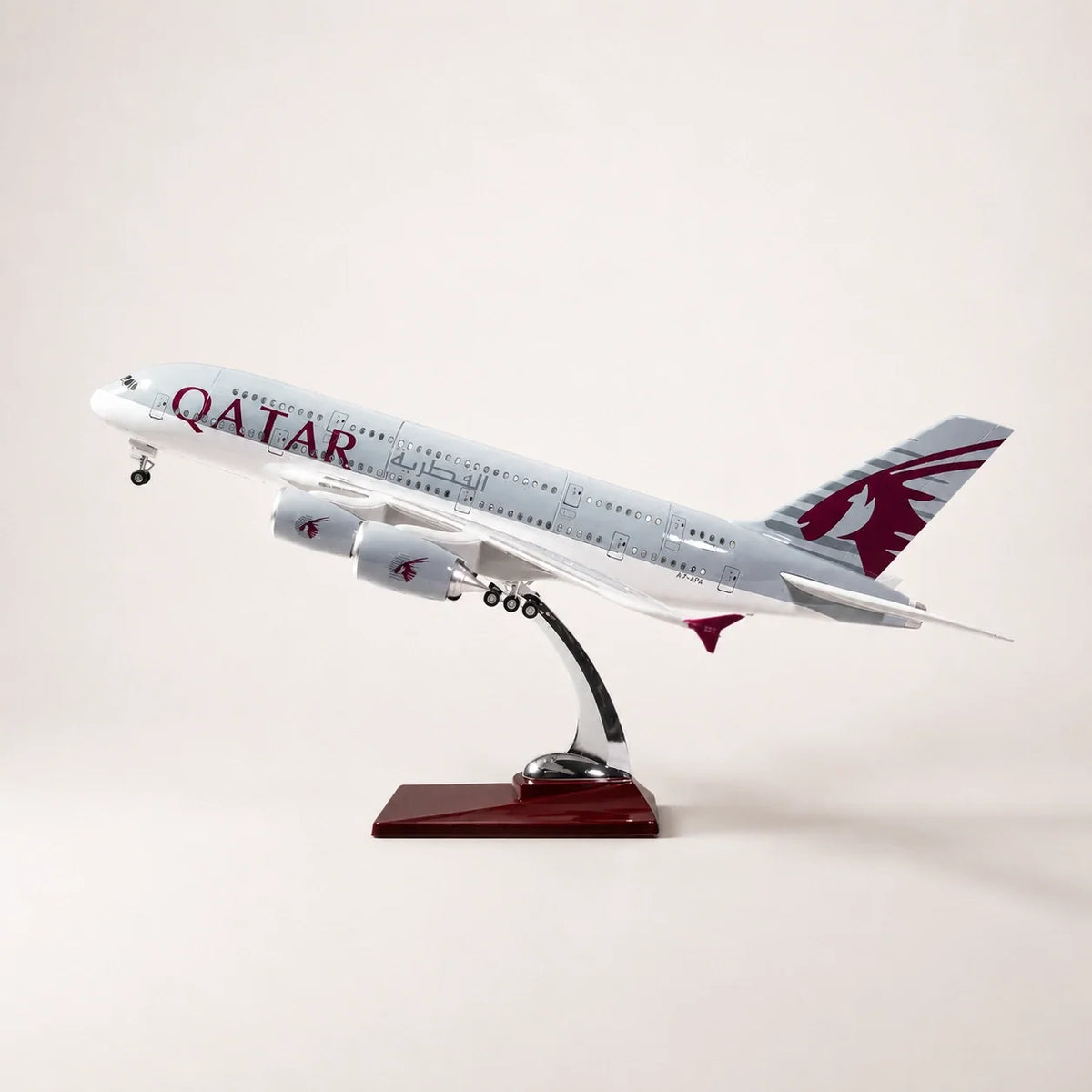 Qatar Airways Airbus A380 1:160 Scale Model — view 3