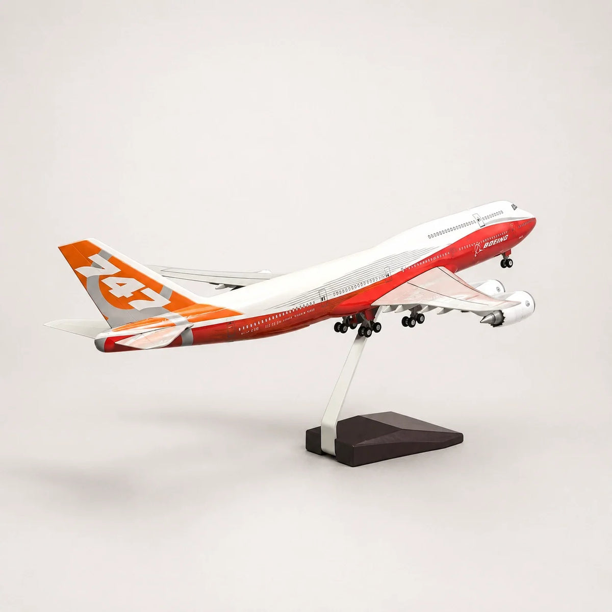 Boeing 747-8 Intercontinental Prototype 1:150 Scale Model — view 6