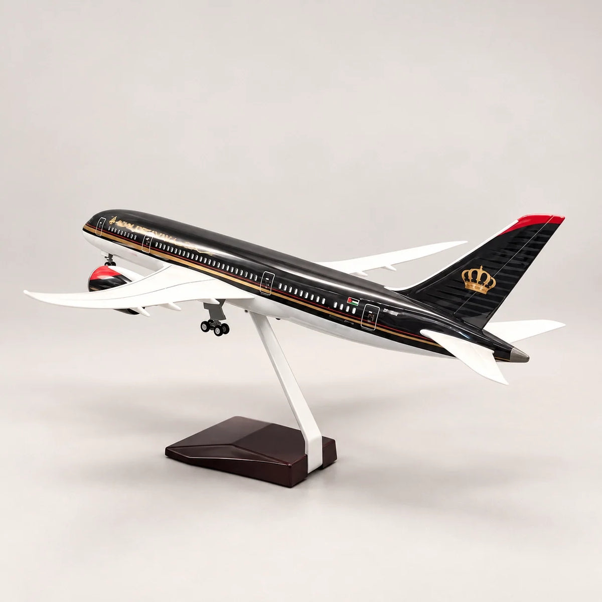 Royal Jordanian Boeing 787-8 1:130 Scale Model — view 3