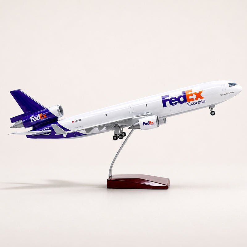 FedEx McDonnell Douglas MD-11 1:130 Scale Model — view 3