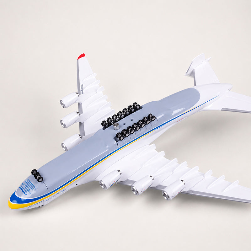 Antonov An-225 Mriya 1:200 Scale Model — view 11