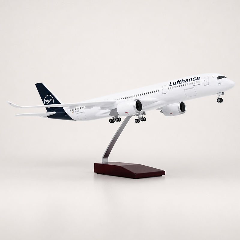 Lufthansa Airbus A350 1:142 Scale Model — view 2