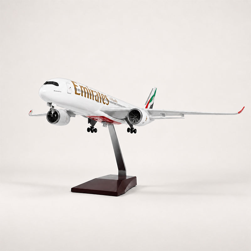 Emirates Airbus A350-1000 1:142 Scale Model — view 2