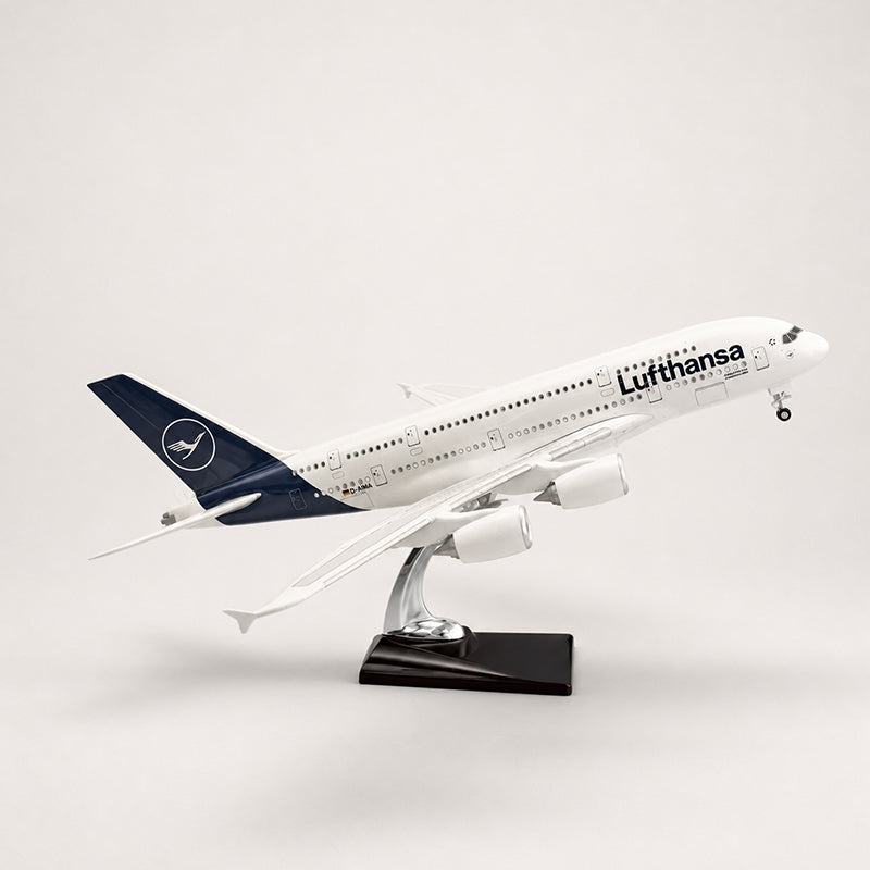 Lufthansa Airbus A380 New Livery 1:160 Scale Model — view 6