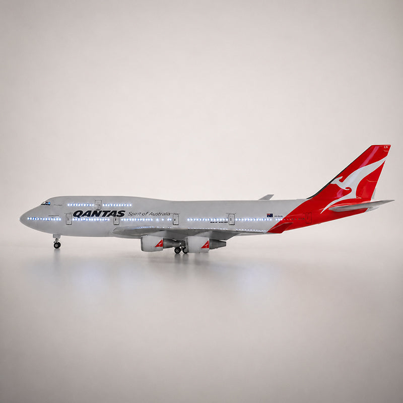 Qantas Boeing 747-400 1:150 Scale Model — view 6