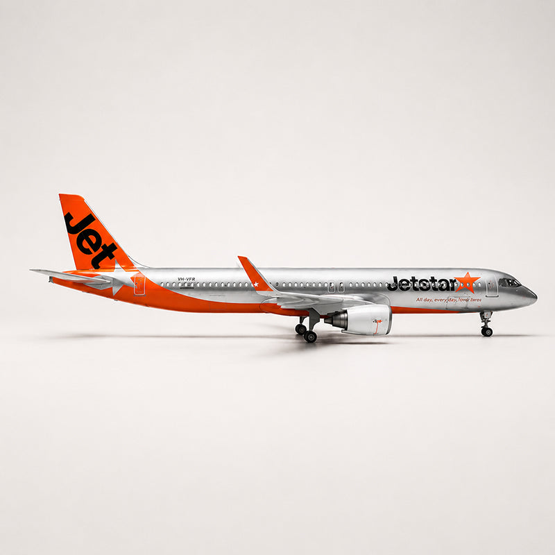 Jetstar Airbus A321neo 1:100 Scale Model — view 6