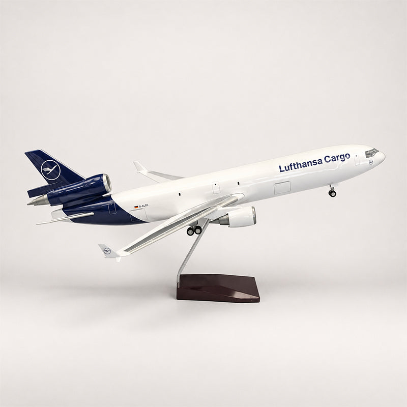 Lufthansa McDonnell Douglas MD-11 1:130 Scale Model — view 2