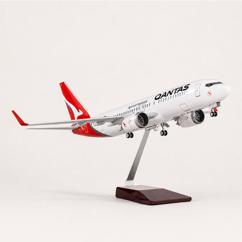 Qantas Boeing 737-800 1:85 Scale Model — view 4