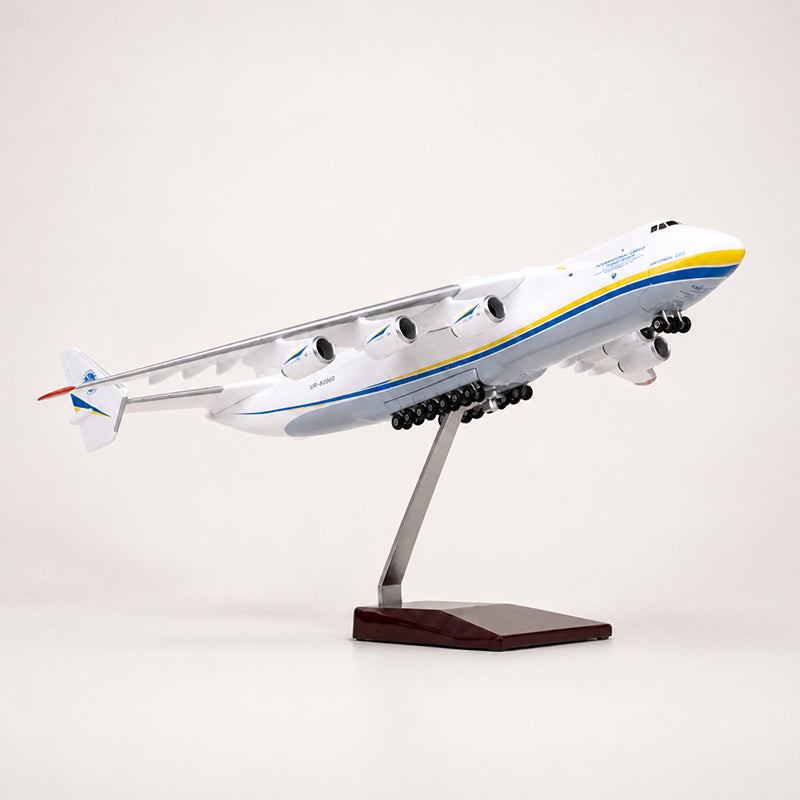 Antonov An-225 Mriya 1:200 Scale Model — view 4