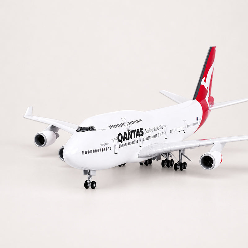 Qantas Boeing 747-400 1:150 Scale Model — view 8