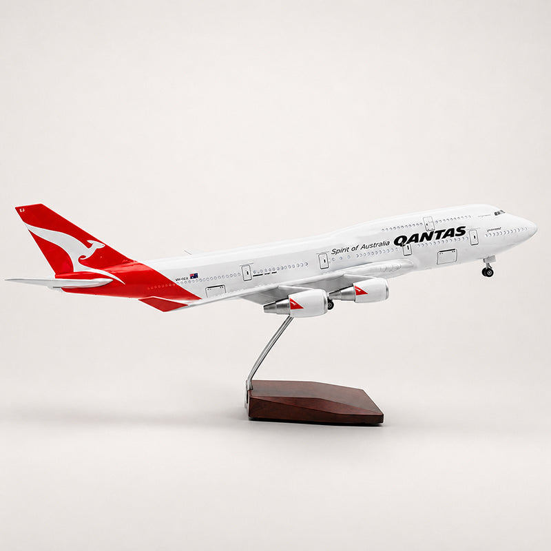 Qantas Boeing 747-400 1:150 Scale Model — view 9