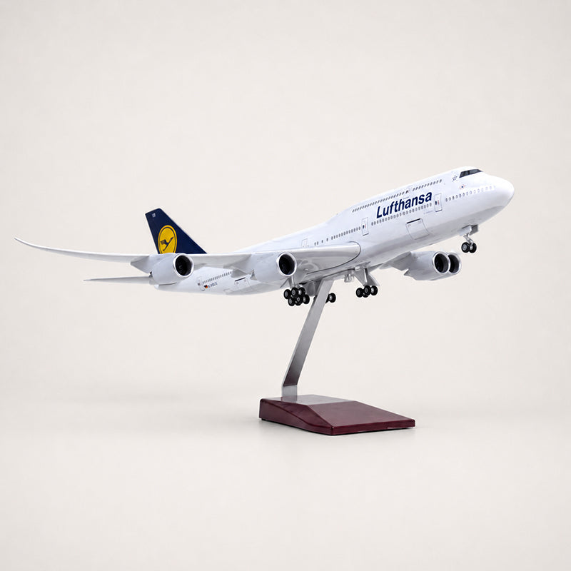Lufthansa Boeing 747 Classic Livery 1:150 Scale Model — view 3