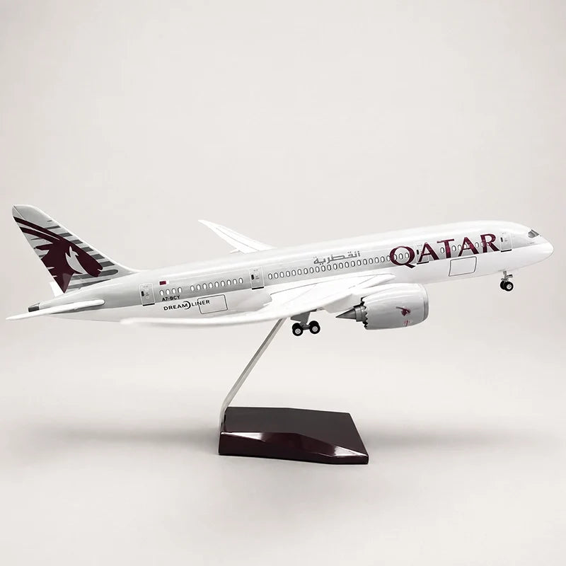 Qatar Airways Boeing 787 1:130 Scale Model — view 3