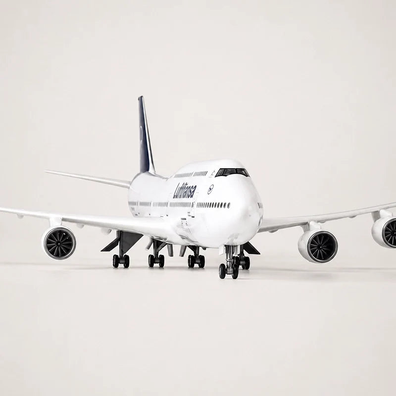 Lufthansa Boeing 747 New Livery 1:150 Scale Model — view 11