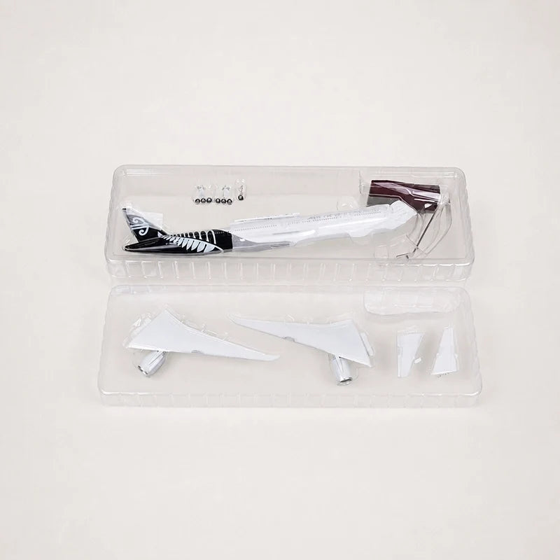 Air New Zealand Boeing 777-300ER 1:157 Scale Model — view 12