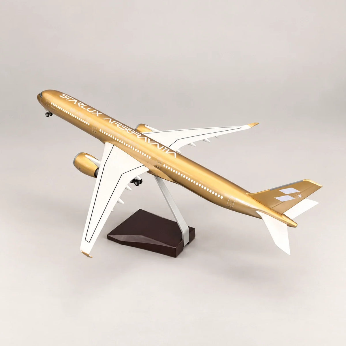 STARLUX Airlines Airbus A350-1000 Gold Livery 1:157 Scale Model — view 5