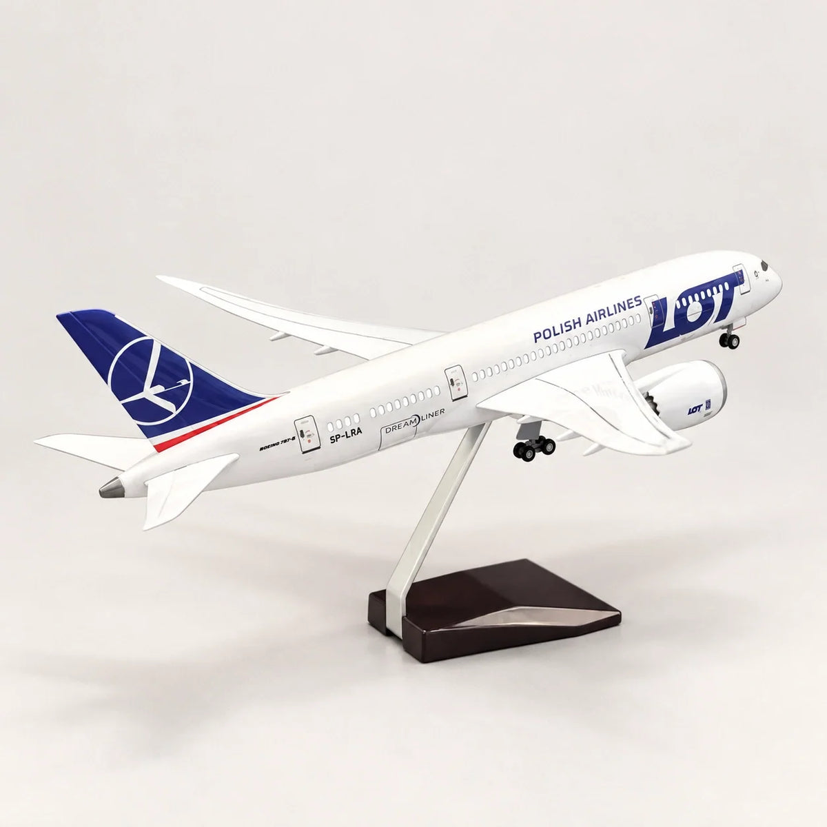 LOT Polish Airlines Boeing 787 1:130 Scale Model — view 4