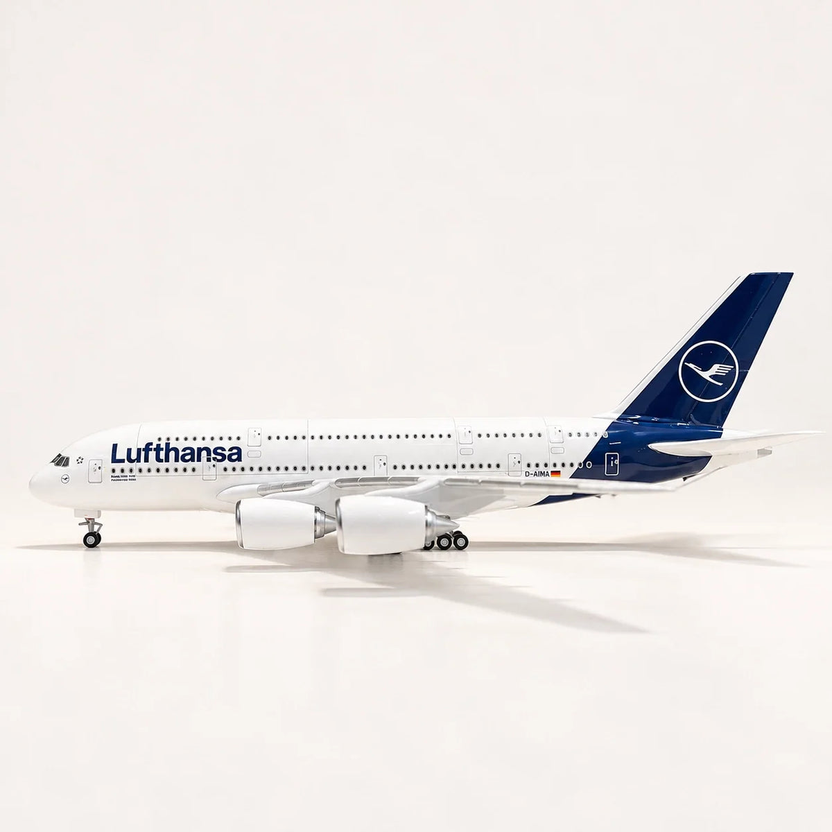 Lufthansa Airbus A380 New Livery 1:160 Scale Model — view 19