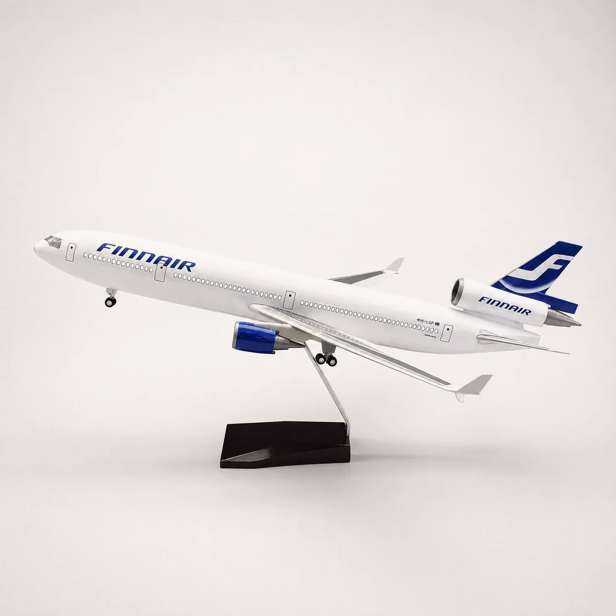 Finnair McDonnell Douglas MD-11 1:130 Scale Model — view 3