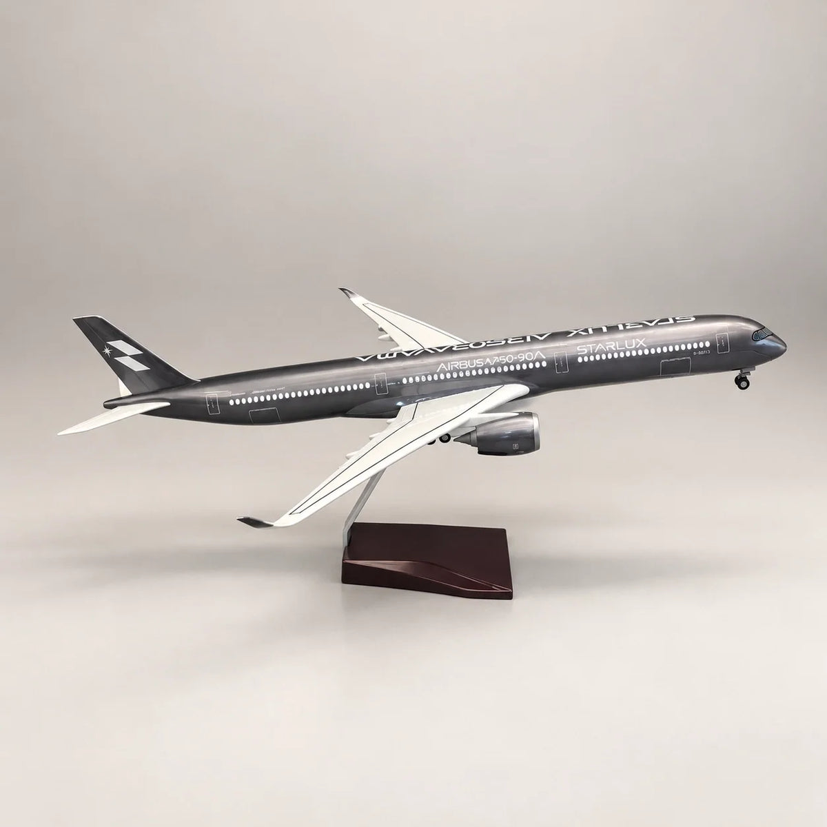 STARLUX Airlines Airbus A350-1000 Silver Livery 1:157 Scale Model — view 2