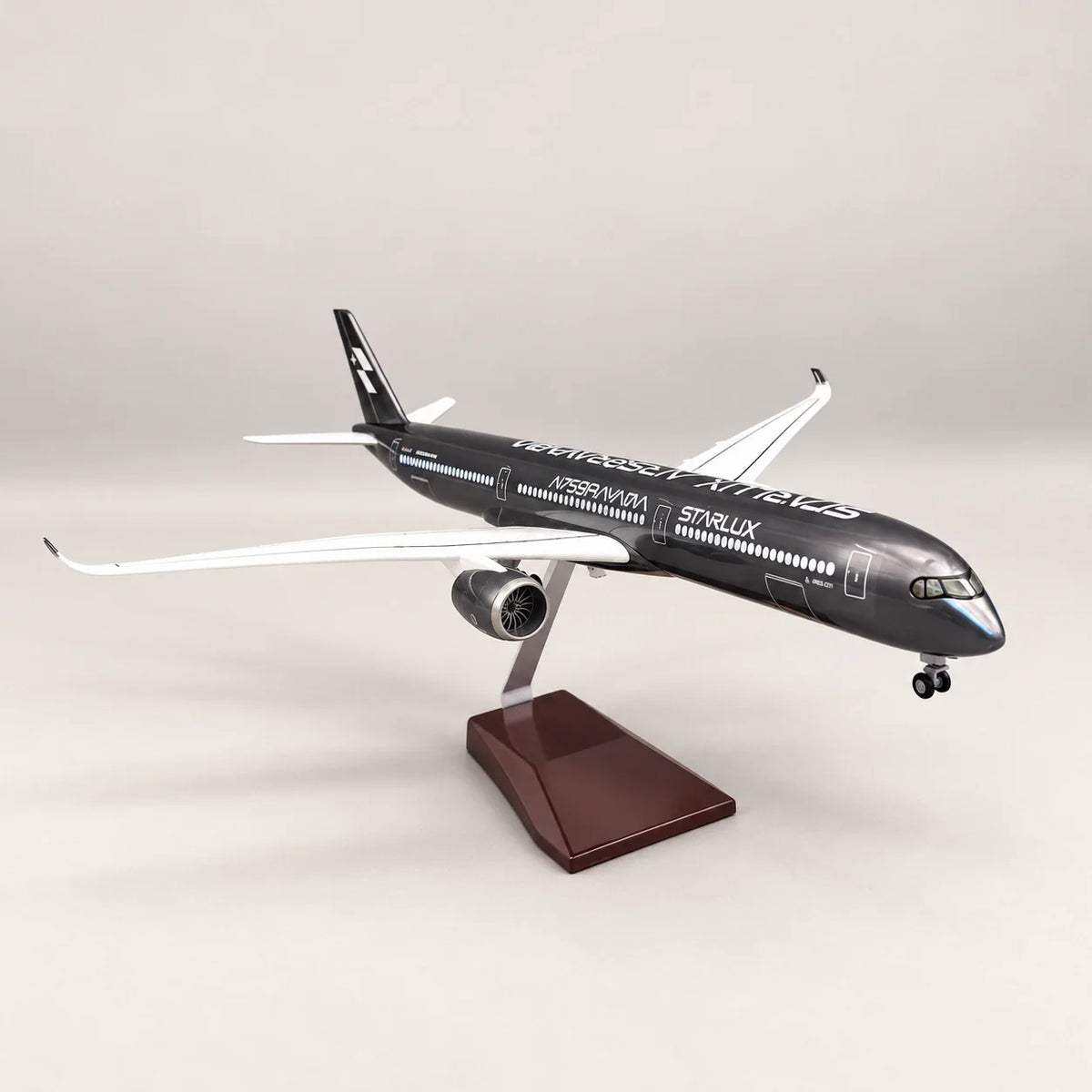 STARLUX Airlines Airbus A350-1000 Silver Livery 1:157 Scale Model — view 7