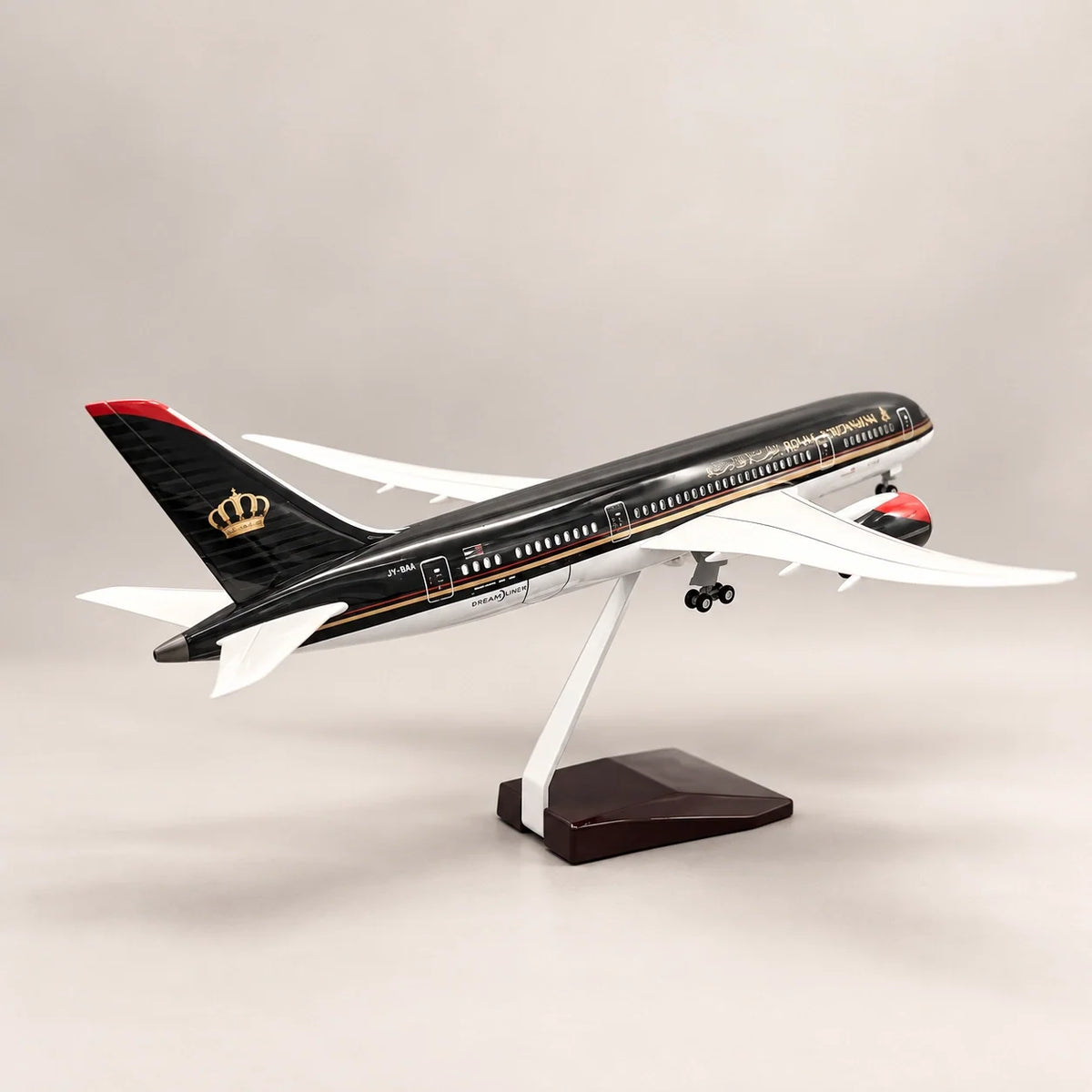 Royal Jordanian Boeing 787-8 1:130 Scale Model — view 4
