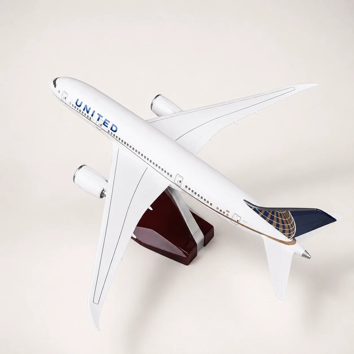 United Airlines Boeing 787 Dreamliner Classic Livery 1:130 Scale Model — view 2
