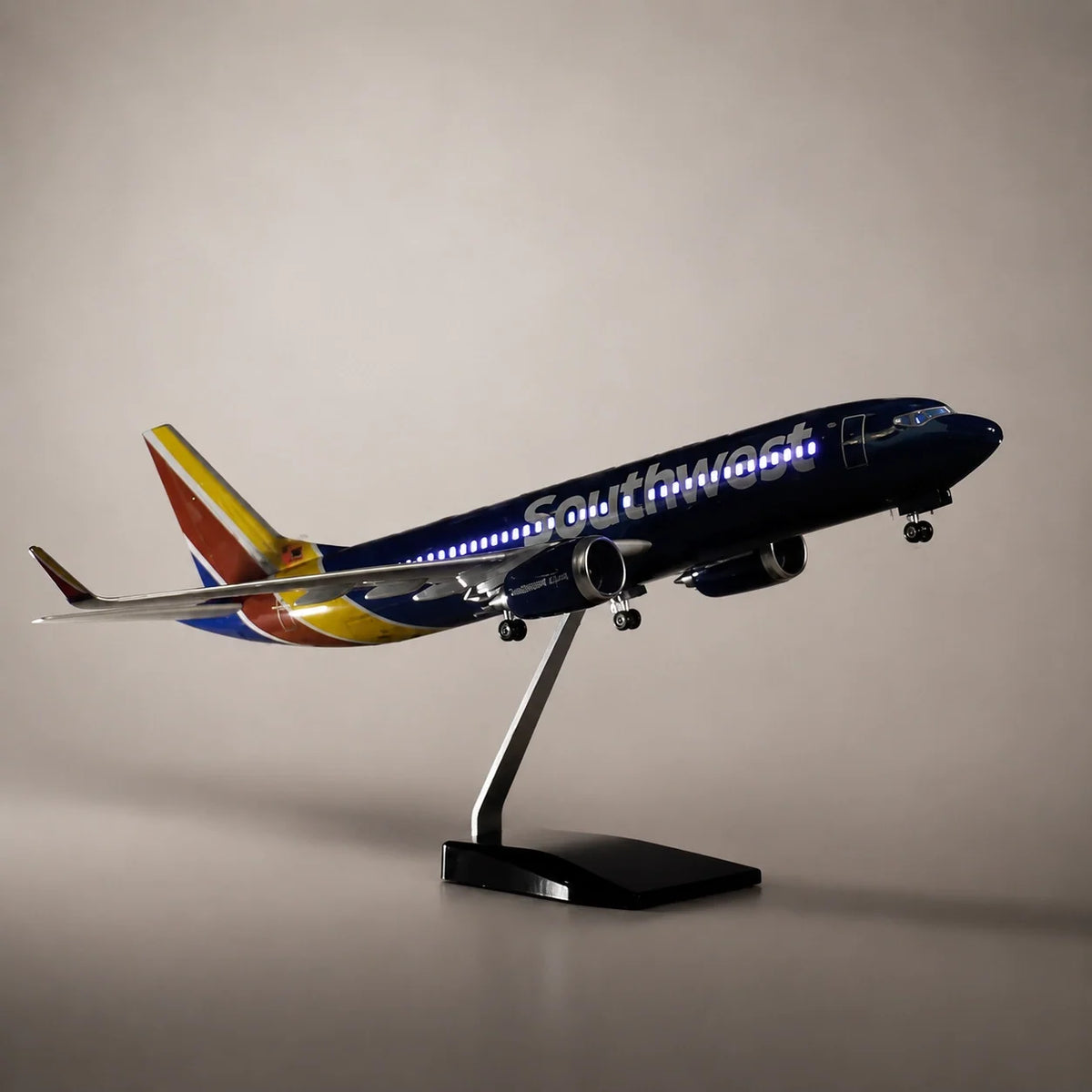 Southwest Airlines Boeing 737 1:85 Scale Model — view 5