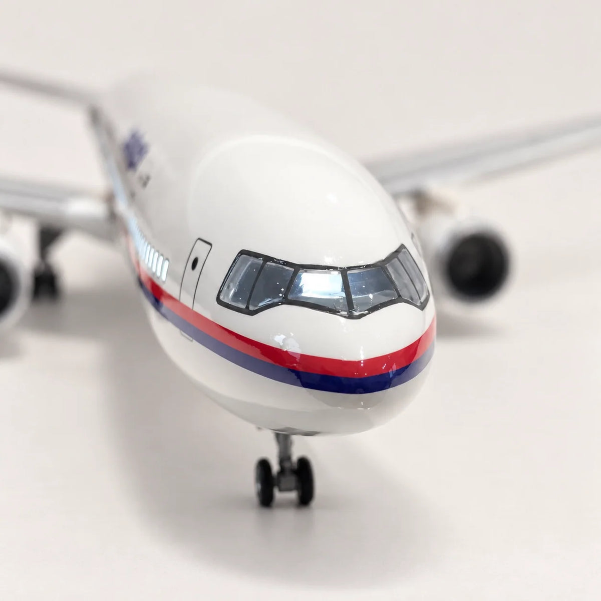 Malaysia Airlines McDonnell Douglas MD-11 1:130 Scale Model — view 10