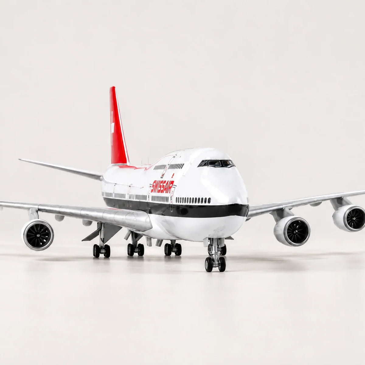 SWISS Boeing 747 1:150 Scale Model — view 5
