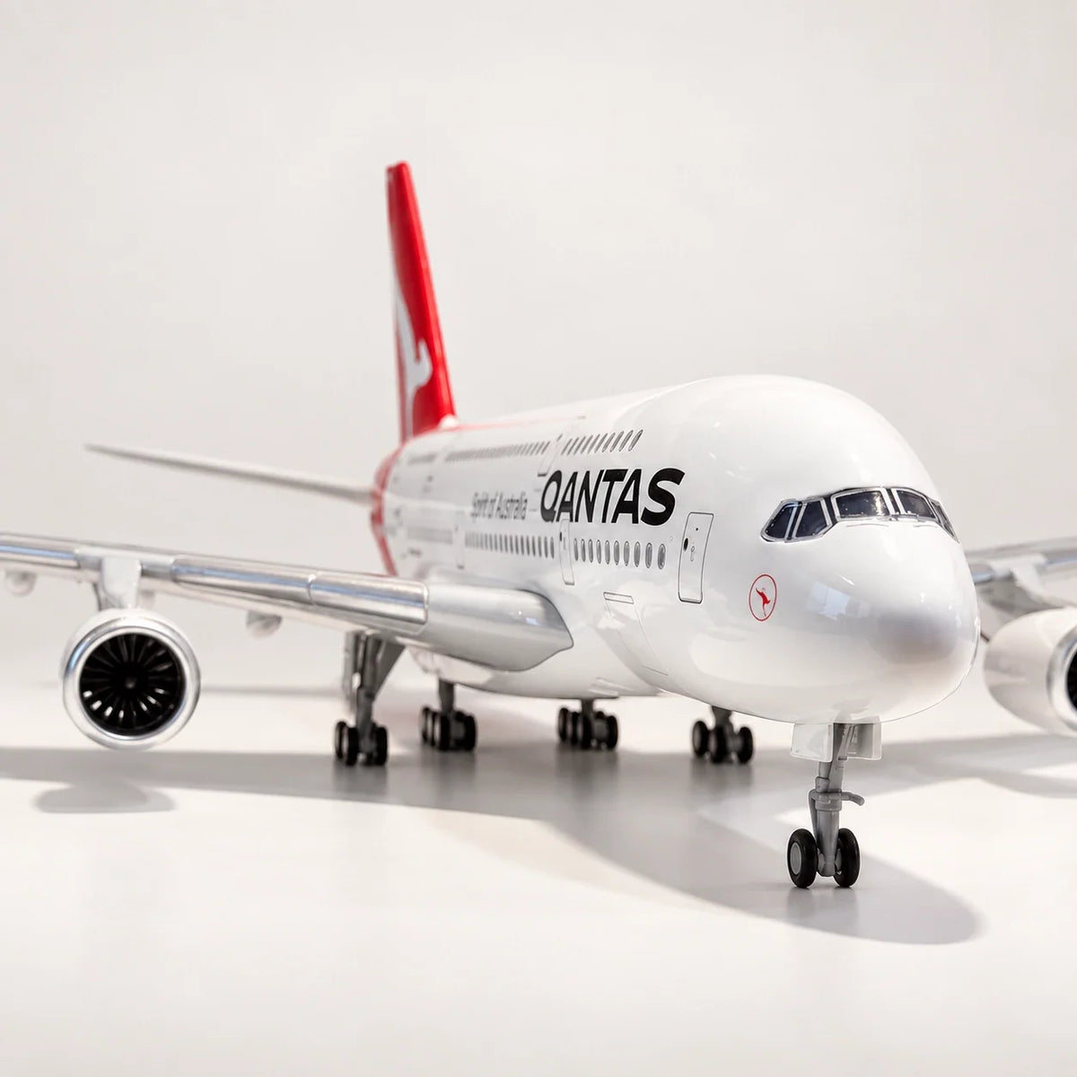 Qantas Airbus A380 1:160 Scale Model — view 16