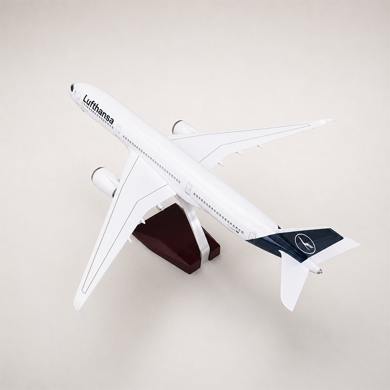 Lufthansa Airbus A350 1:142 Scale Model — view 4