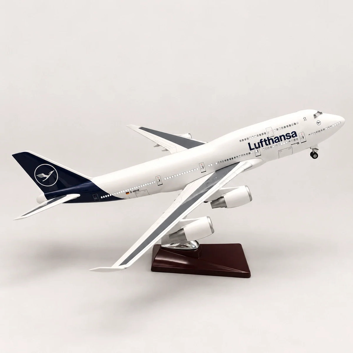 Lufthansa Boeing 747 New Livery 1:150 Scale Model — view 5