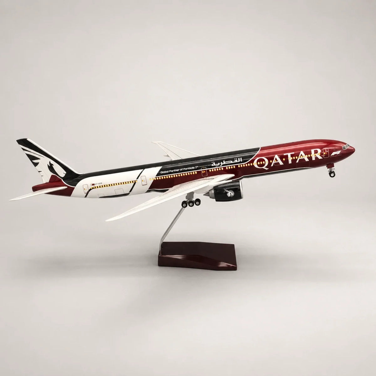 Qatar Airways Boeing 777 Formula 1 Edition 1:157 Scale Model — view 2