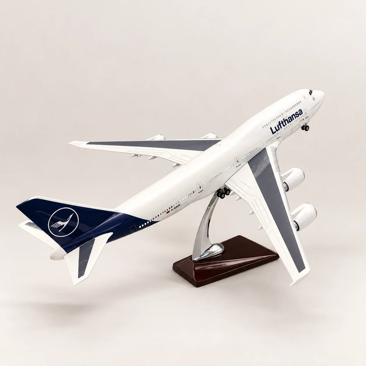 Lufthansa Boeing 747 New Livery 1:150 Scale Model — view 7