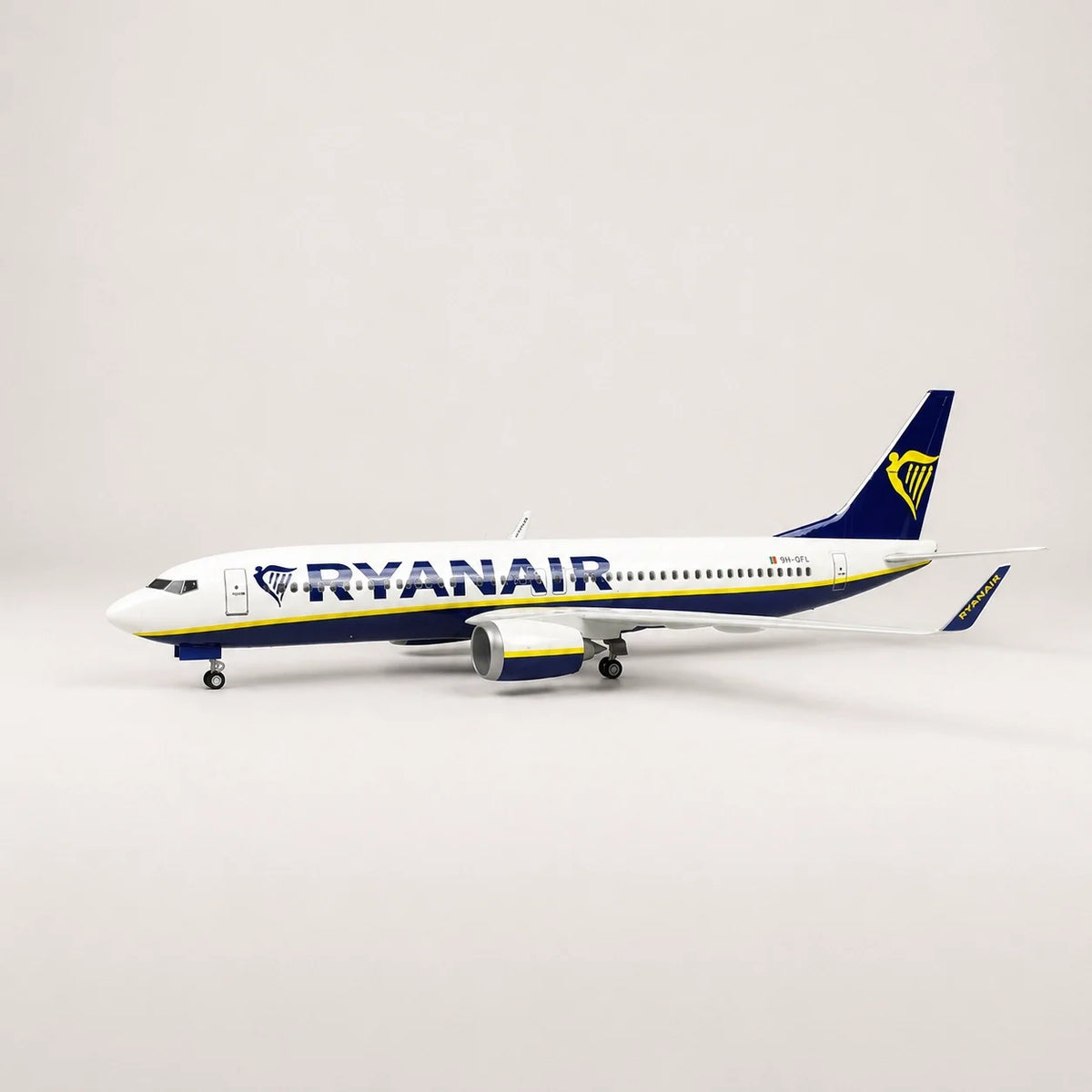 Ryanair Boeing 737 1:85 Scale Model — view 3