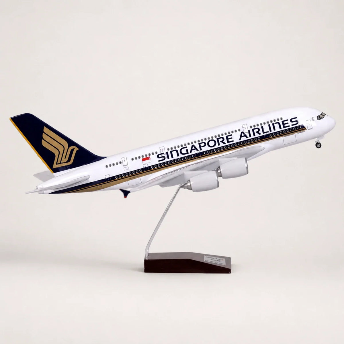 Singapore Airlines Airbus A380 1:160 Scale Model — view 2