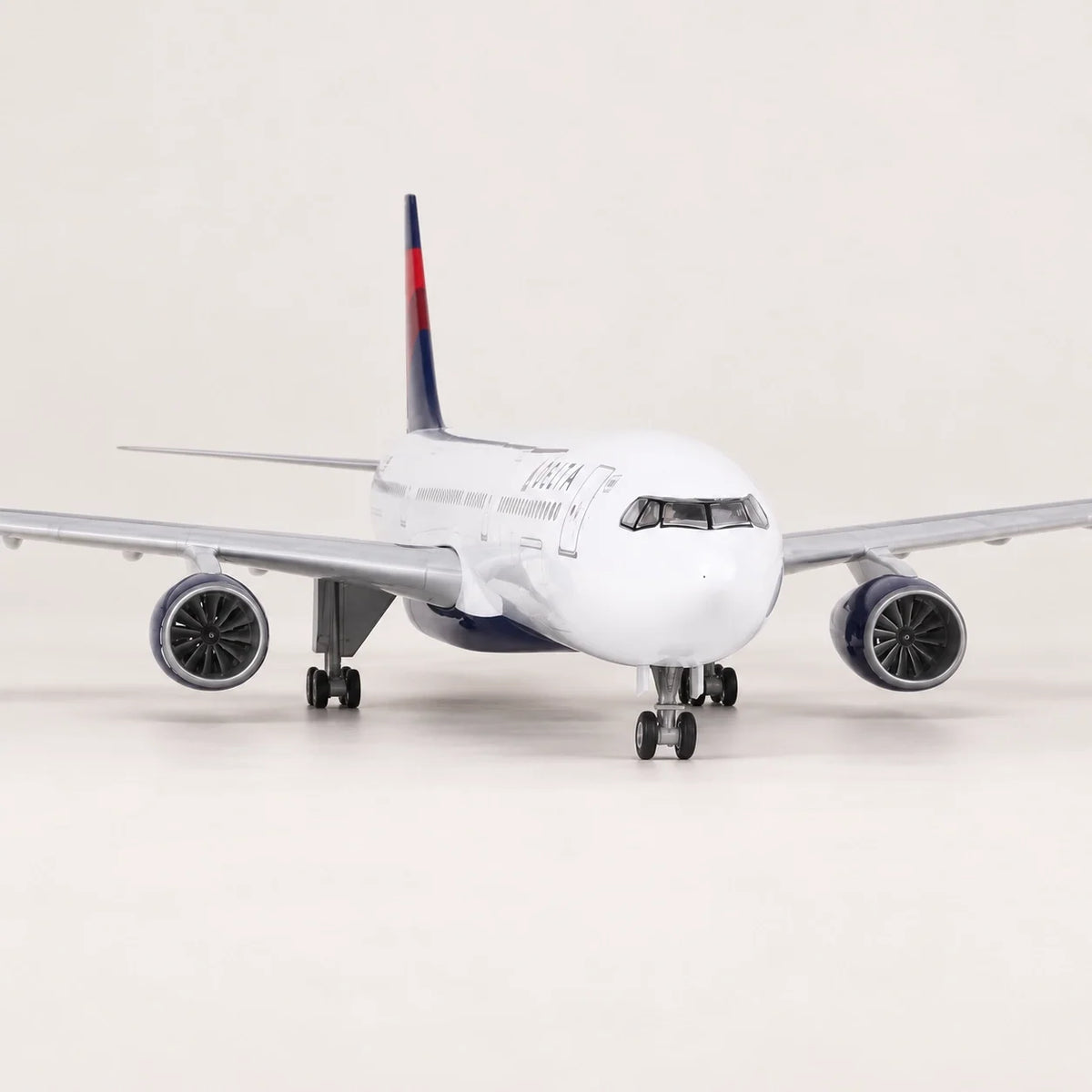 Delta Air Lines Airbus A330-300 1:135 Scale Model — view 6