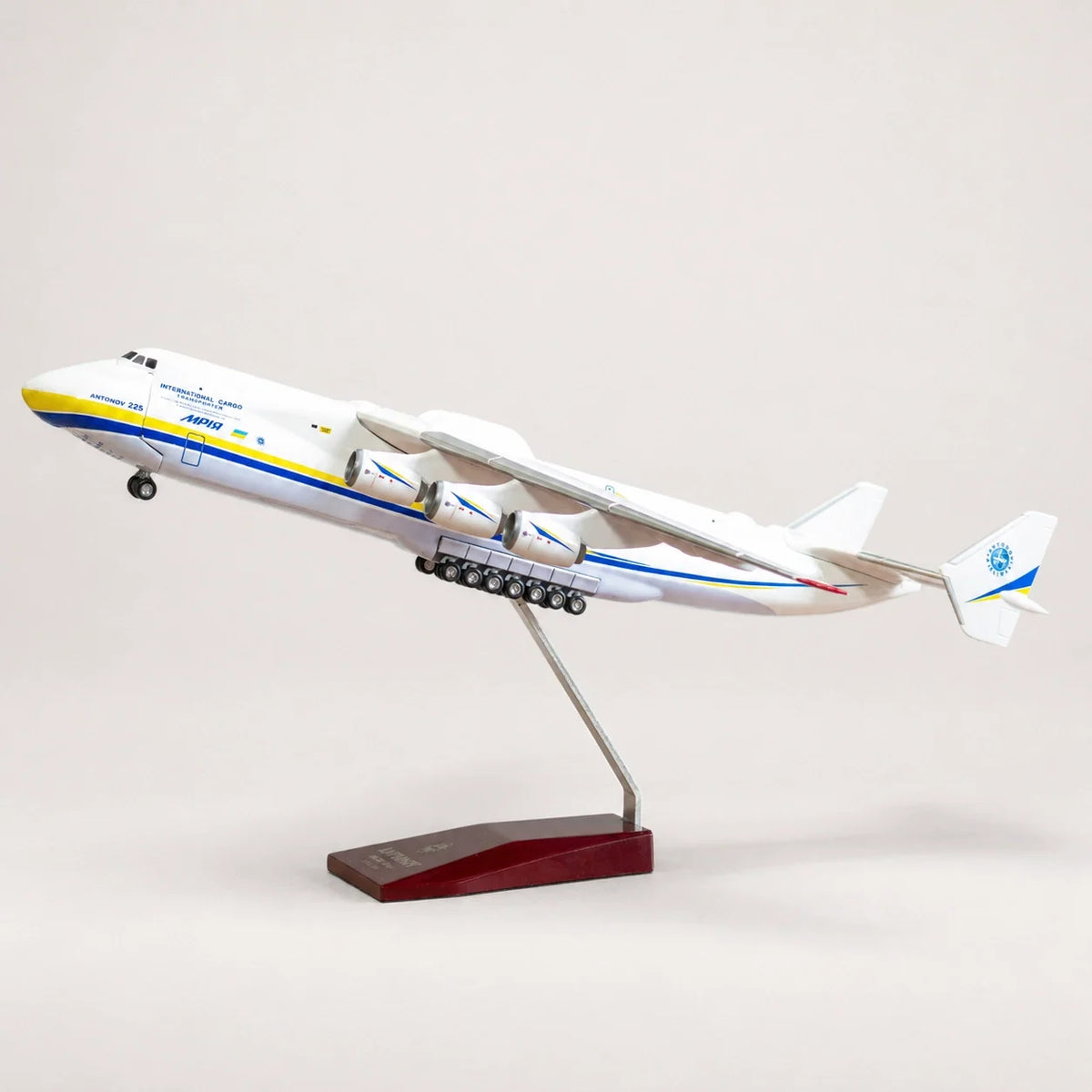 Antonov An-225 Mriya 1:200 Scale Model — view 3