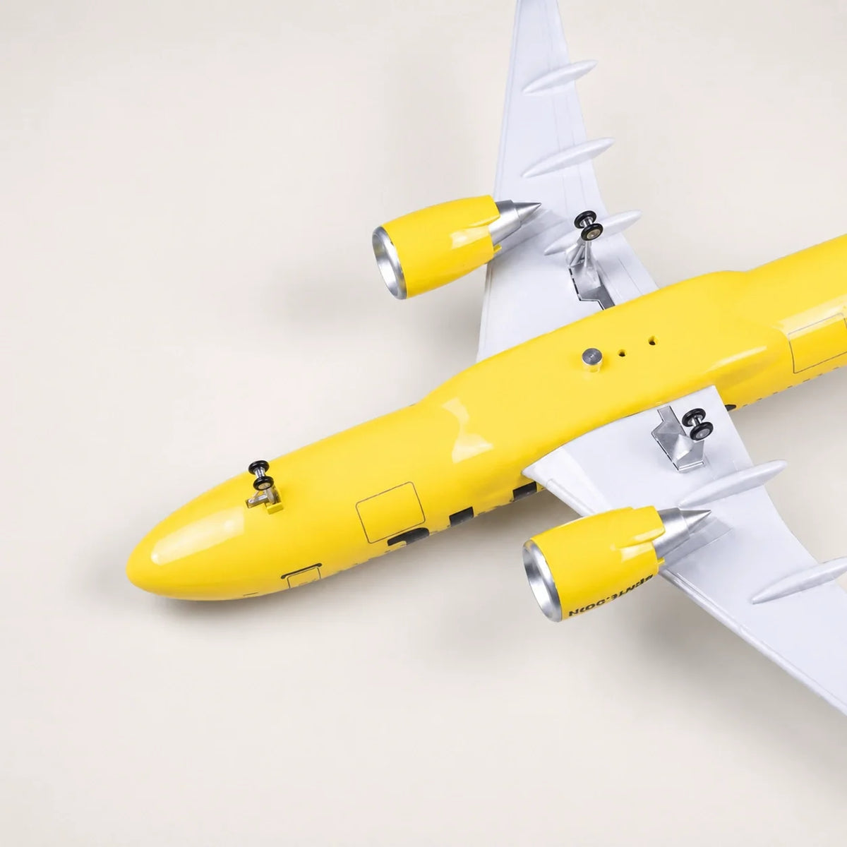 Spirit Airlines Airbus A320 1:80 Scale Model — view 7
