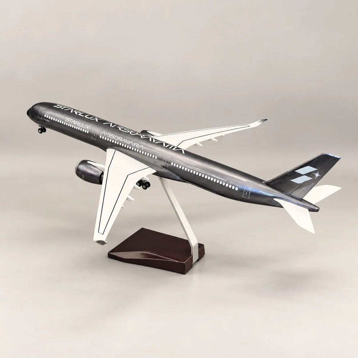 STARLUX Airlines Airbus A350-1000 Silver Livery 1:157 Scale Model — view 5