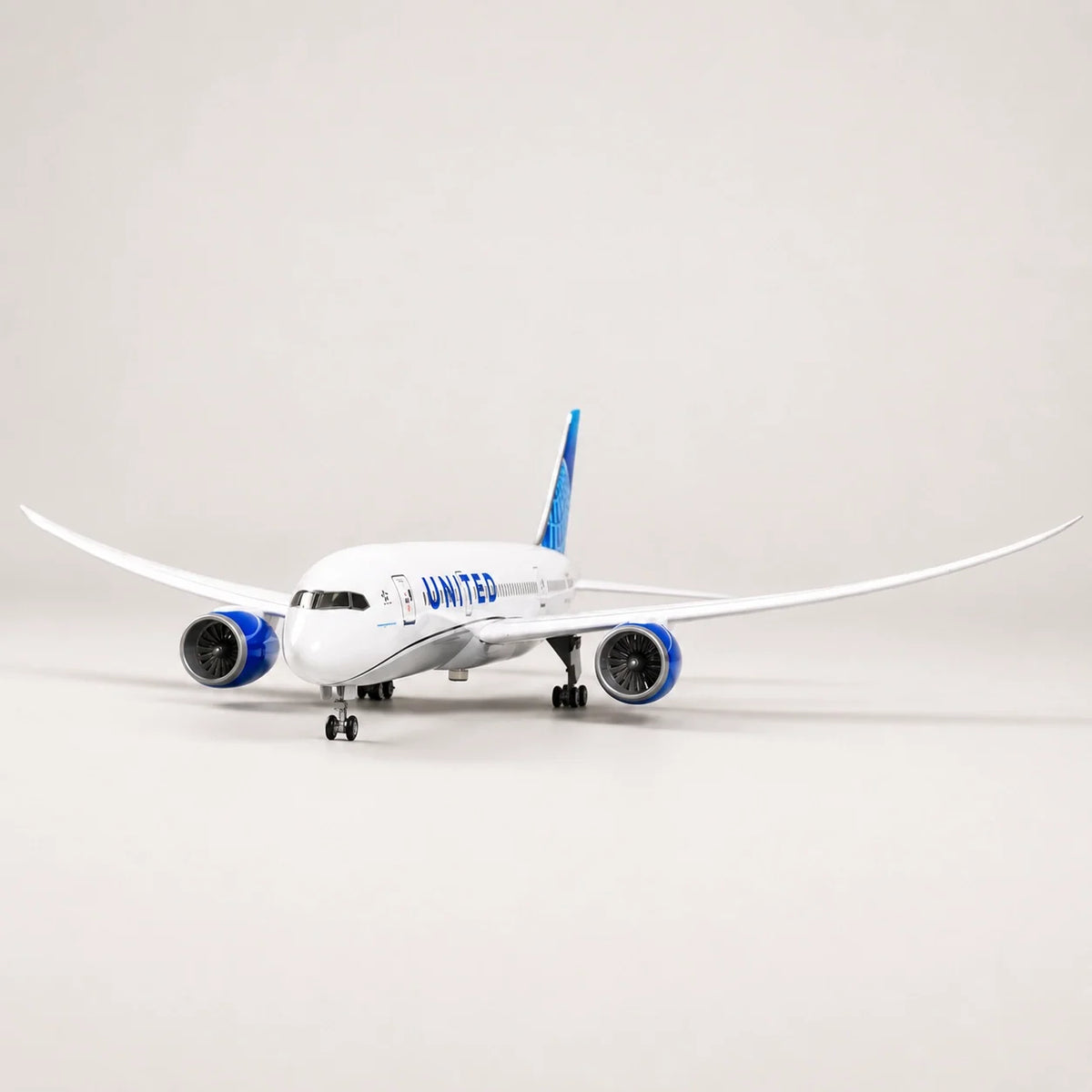 United Airlines Boeing 787 Dreamliner 1:130 Scale Model — view 7