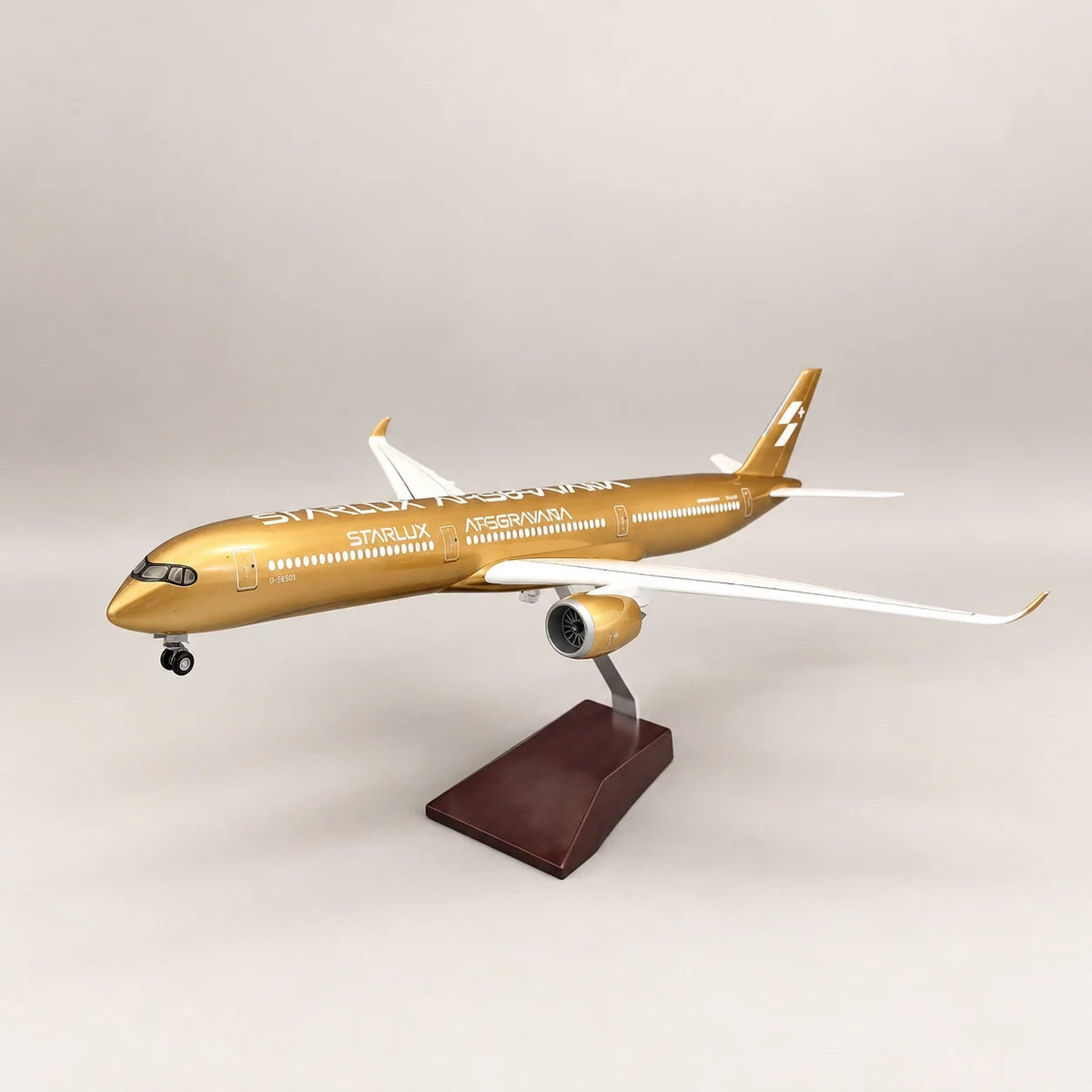 STARLUX Airlines Airbus A350-1000 Gold Livery 1:157 Scale Model — view 7