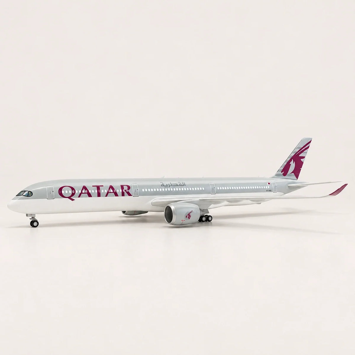 Qatar Airways Airbus A350-1000 1:157 Scale Model — view 5