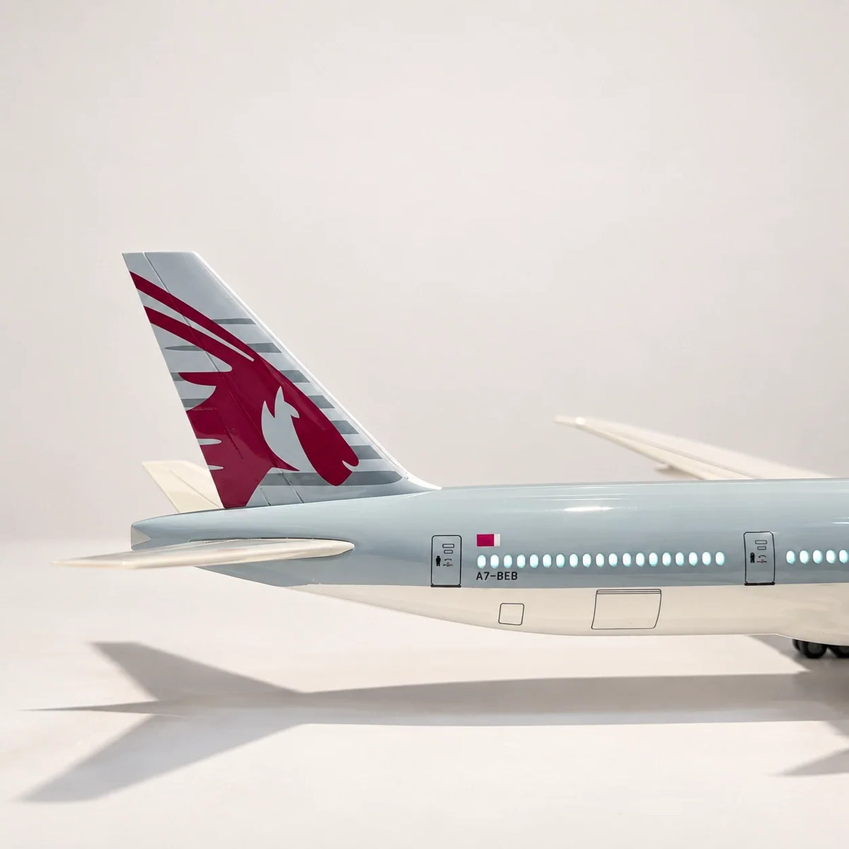 Qatar Airways Boeing 777-300ER 1:157 Scale Model — view 12
