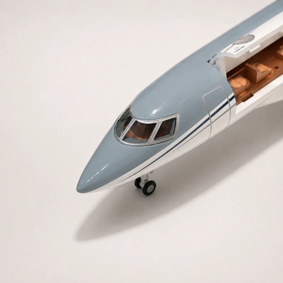Gulfstream G650ER 1:50 Scale Model — view 12