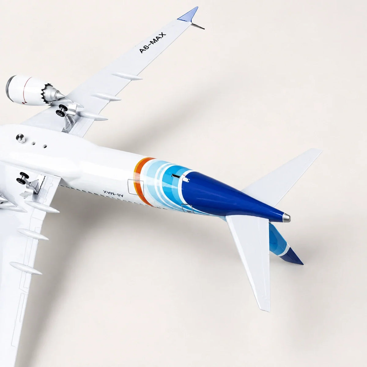 Flydubai Boeing 737 1:85 Scale Model — view 9
